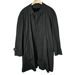 New England Vintage trench coat size 40R black plaid
